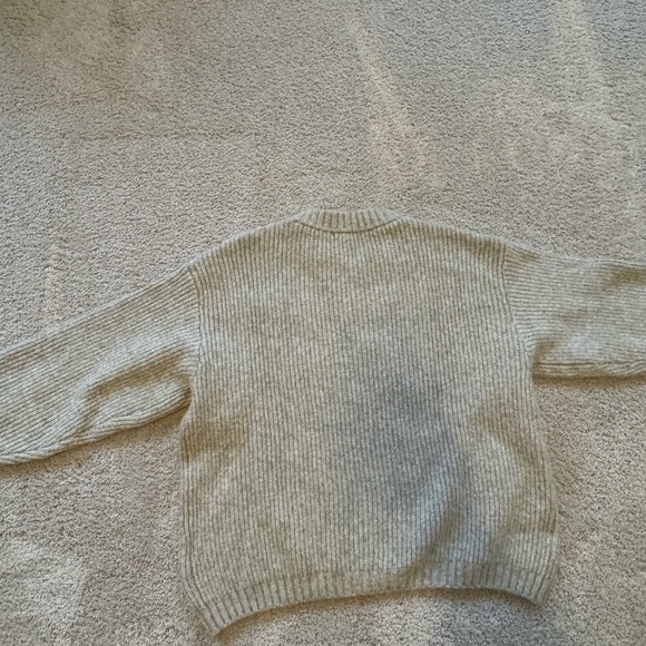 H&M Ribbed Knit Gray Sweater - Picture 2 of 3